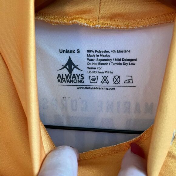 Marine Corps Marathon 2022 Commemorative Mock Neck Shirt sz S NWOT - Picture 4 of 5